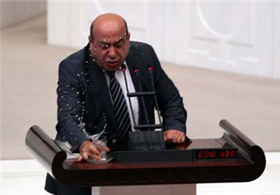 Bardak bu defa kırılmadı!