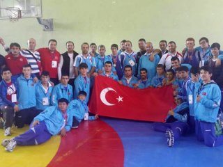 Ermenistan’da Dünyayı Yere Serdik