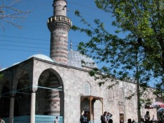 Bu Cami Her Gün Gül Suyuyla Yıkanıyor