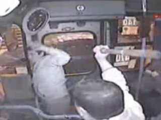 Hırsızlık Yaptığı Otobüste Sıkıştı Kaldı
