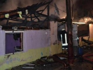 Bursa'da 2 Ahşap Ev Yandı