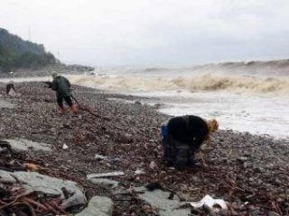 Sahilde Odun Toplarken Dalgalara Kapıldı