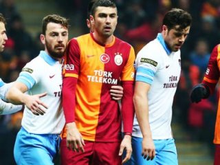 Yıldız Futbolcu Doktoru Dövdü!