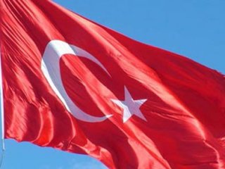 Vatan Hainleri Türk Bayrağını İndirdi