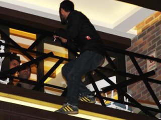 Atla Diye Tempo Tutulunca 3.Kattan Atladı