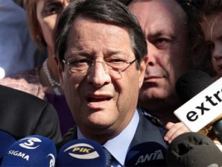 Anastasiades Hastaneye Kaldırıldı
