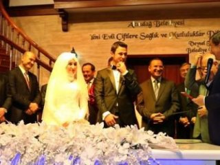 Davutoğlu Nikah Şahitliği Yaptı