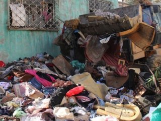 Evden 5 Kamyon Çöp Çıkarıldı