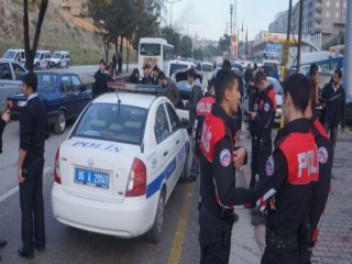 Polise Uzun Namlulu Silahla Ateş Açıldı