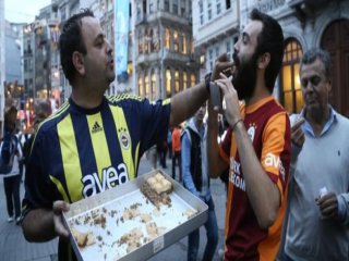 F.Bahçe taraftarı G.Saray'da baklava dağıttı
