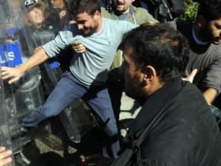 Cami Karşıtları Yine Olay Çıkardı