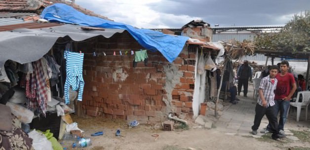 Tek Göz Evde 9 Çocuğuyla Yaşıyor