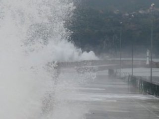 Amasra'da Tsunamiyi Aratmayan Dev Dalgalar