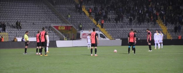 Ankaragücü Taraftarından Şehitlere Saygı