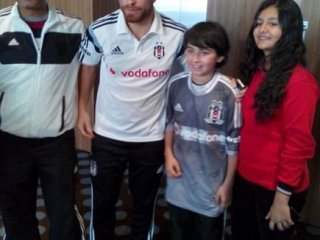 Beşiktaşlı Mecit Sosyal Medyayı Salladı