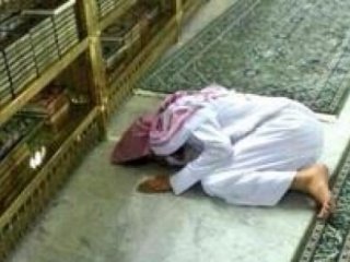 Mescid-i Nebevi'de Secdede Can Verdi