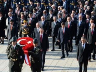 Bahçeli'den Anıtkabir'de Dikkat Çeken Tavır!