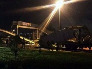 Vincin Çarptığı Üst Geçit Çöktü!