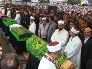 14 Tarım İşçisi Gözyaşları İçinde Defnedildi