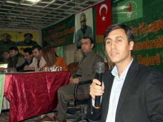 Türk Bayrağı ile Öcalan'ın Resmi Yan Yana