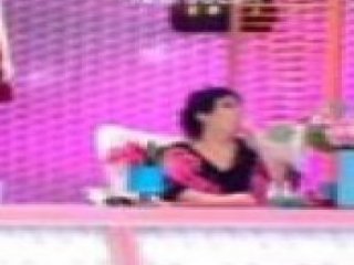 Canlı Yayında Sigara İçerken Yakalandı