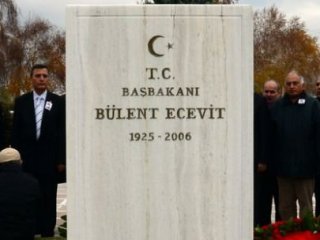 Ecevit Mezarı Başında Anıldı