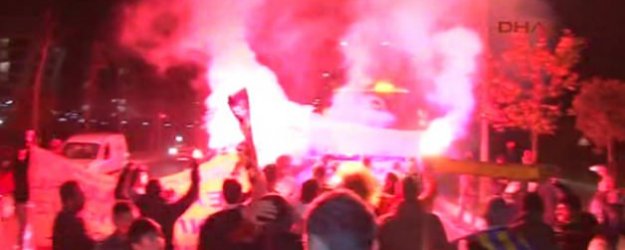 Taraftar Fenerbahçe'yi Coşkuyla Karşıladı