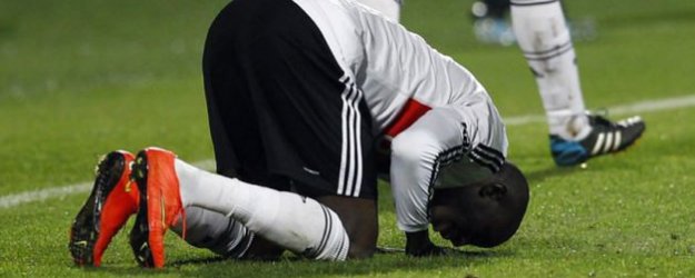 Demba Ba'yı Şaşırtan Olay! Türkiye'de Camiler...