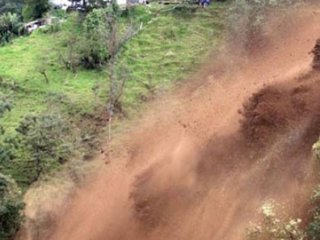 Sri Lanka'da  Toprak Kayması: 5 Ölü, 33 Kayıp