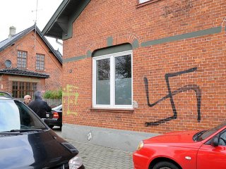 Danimarka'da Camiye Irkçı Saldırı