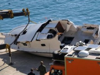 Bu Tekneye 43 Kişi Nasıl Sığdı?