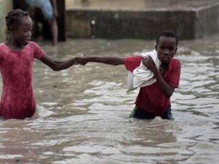 Haiti'de 7 Kişi Sele Teslim