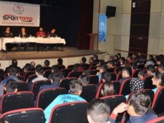 Futbolun Ustaları Gençlerle Buluştu
