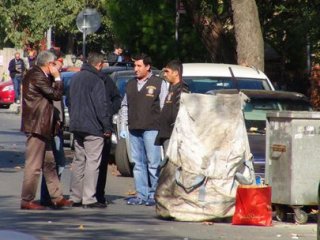 Bakırköy'de Çöp Kutusu Patladı: 1 Yaralı
