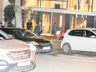 Başbakan ve Eşi Gece Alışverişine Çıktı