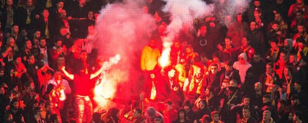 G.Saraylı Taraftarları Çıldırtan O Bayrak!