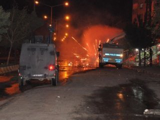 Molotofa Karşı Polise Vur Emri