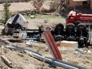 Mermer Yüklü TIR Uçuruma Yuvarlandı