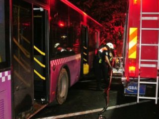 İETT Otobüsü, Park Halindeki Araca Çarptı