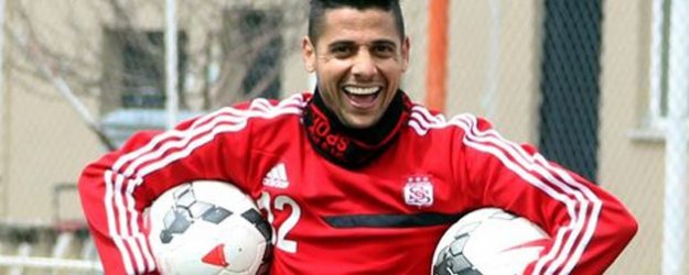 Cicinho Beşiktaş'a Mı Gidiyor?