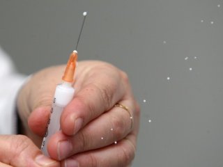 Ebola Aşısı Test Ediliyor