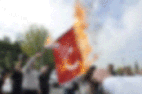 Adana ve Bursa'da çirkin saldırı!