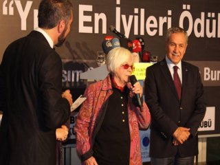 Arınç’ın “Onur Ödülü” Verdiği Eşcinsel Yazar