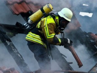 Türklerin Yaşadığı Binada Yangın Şoku!