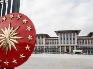 Ak Saray'da Tarihi Gün