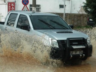 5 Dakikada Sokaklar Göle Döndü