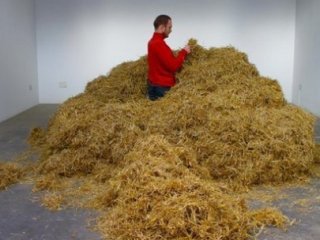 Şaka Değil! Samanlıkta İğne Aradı