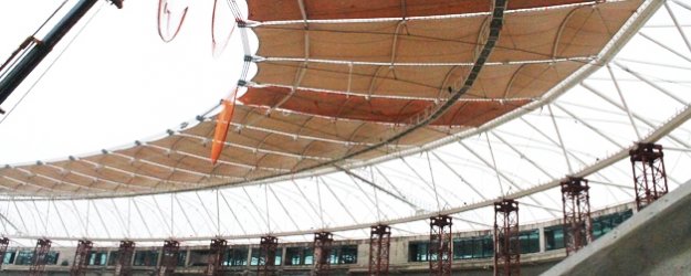 Timsah Arena'nın Çatısı Bitiyor