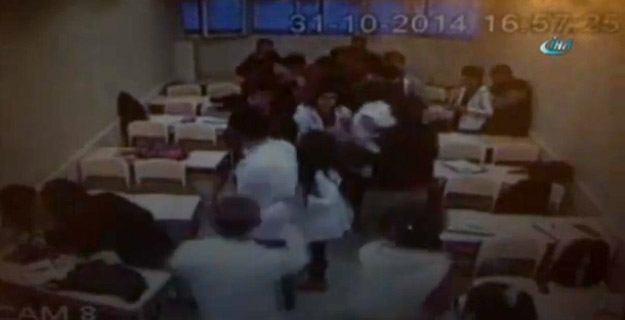 Sınıfta Öğretmen Öğrenci Kavgası