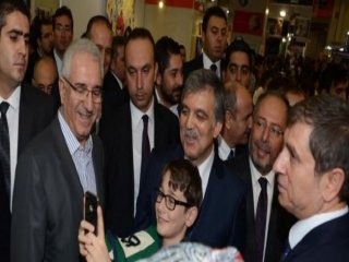 Abdullah Gül'e Fuarda Yoğun İlgi